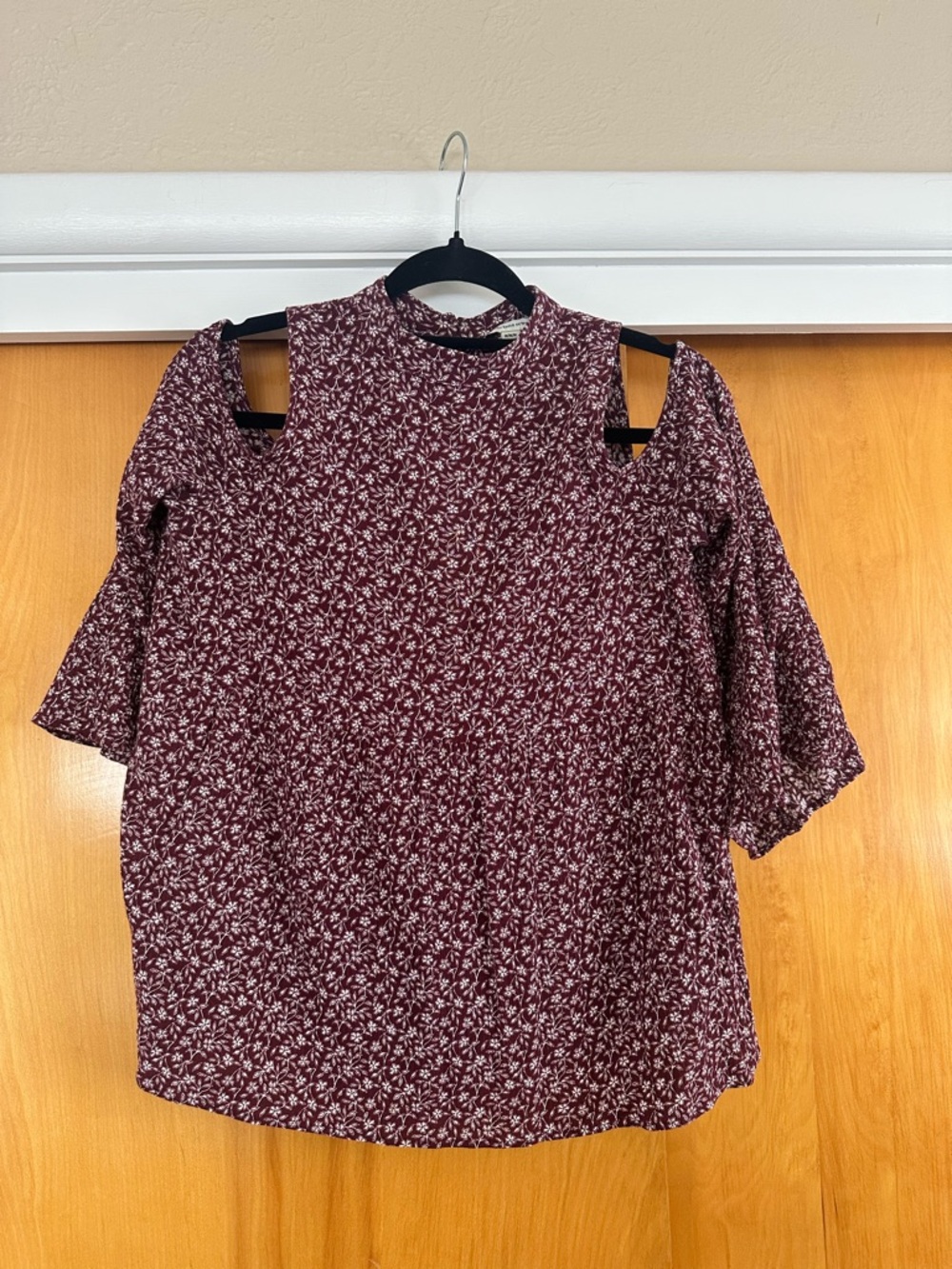 American Eagle Outfitters Burgundy Floral Cold-Shoulder Blouse